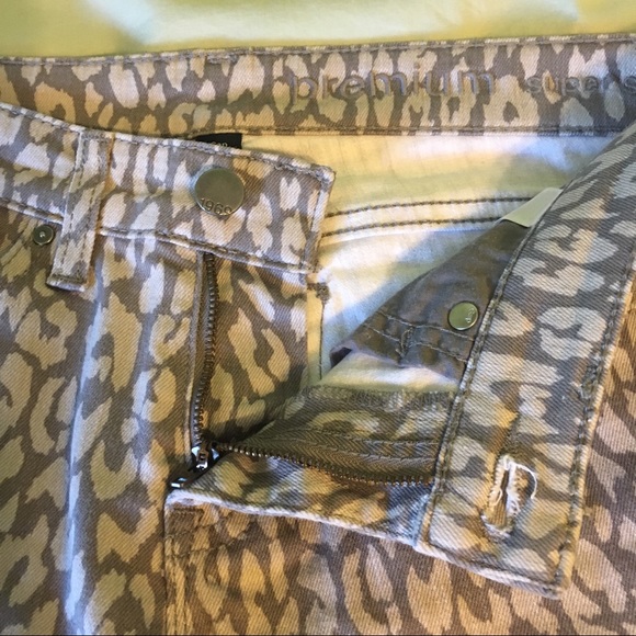 ✨HOST PICK✨ GAP 1969 Premium super skinny leopard print jeans - Picture 4 of 8